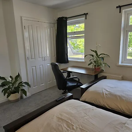 Heathrow, Hounslow, Beautiful Modern Home